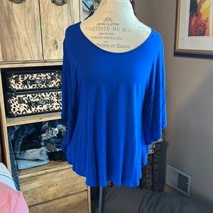 Express Flowy Tee - Medium
